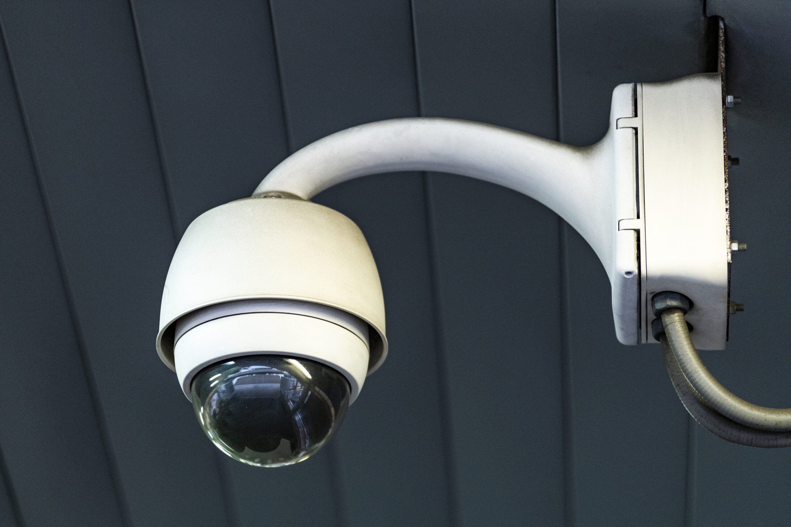 camara seguridad cctv techo scaled 1